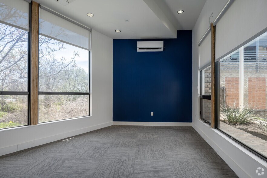 More Photos Of 2921 E 17th St, Austin Loft Creative Space For Sale