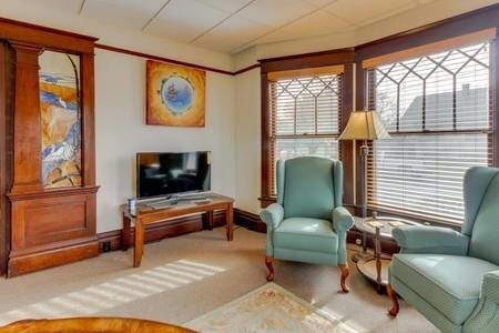 More Photos Of 707 NE 5th St, McMinnville Office For Sale