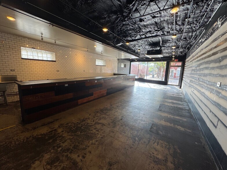 More Photos Of 10 SW 3rd St, Lee's Summit Freestanding For Lease