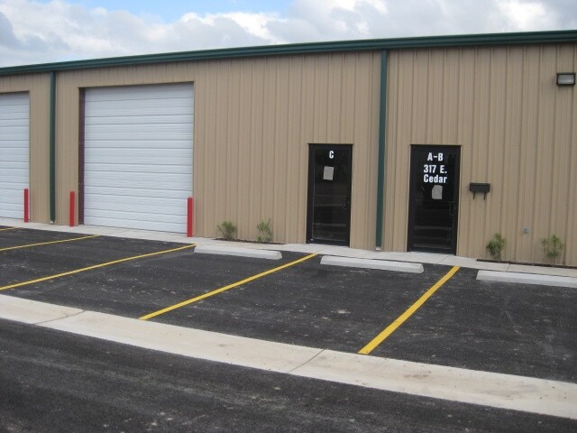 More Photos Of 301 E Cedar Ave, McAllen Warehouse For Lease