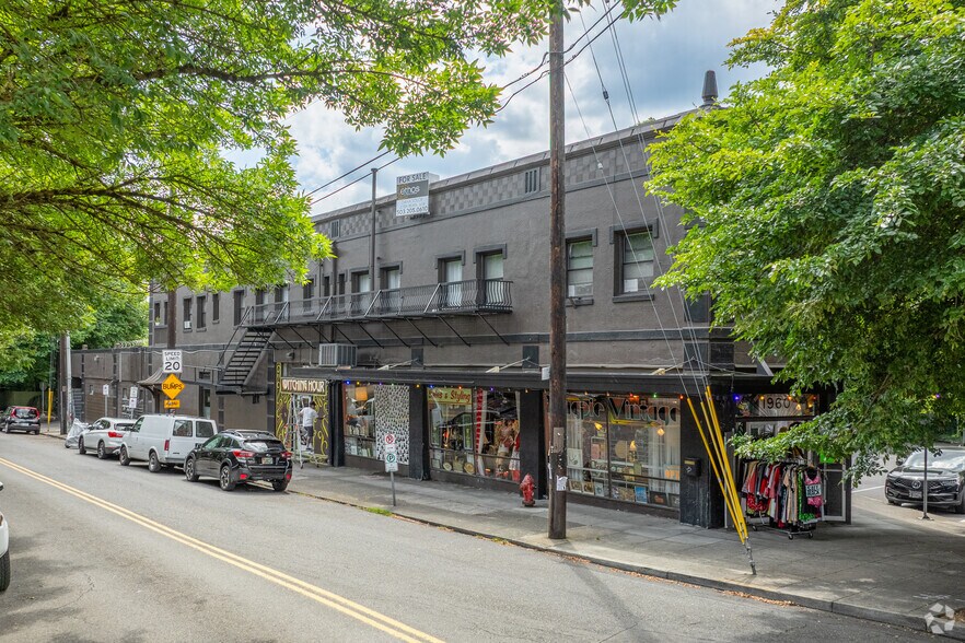 Primary Photo Of 1960 SE Hawthorne Blvd, Portland Apartments For Sale