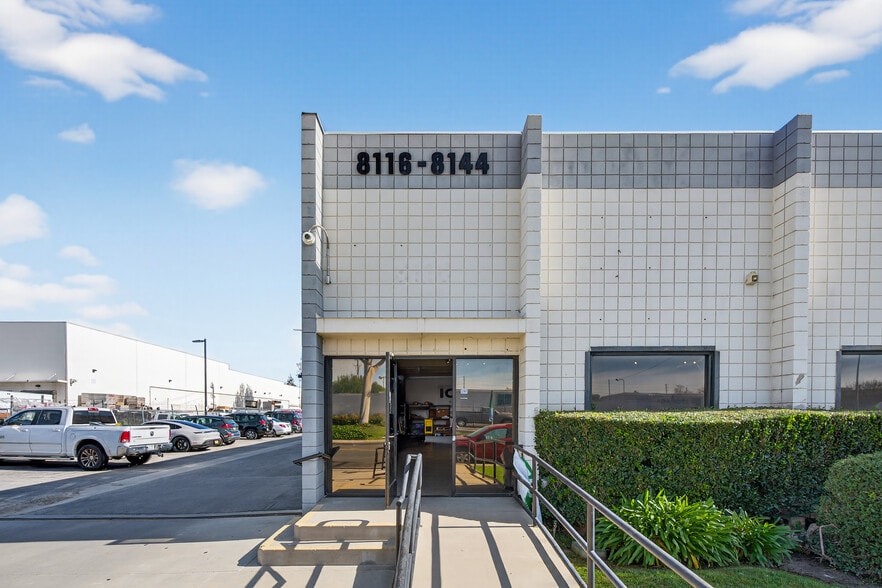 More Photos Of 8116-8144 Deering Ave, Canoga Park Warehouse For Lease