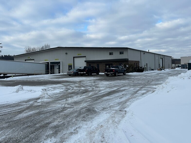 More Photos Of 1123 Verdant Dr, Elkhart Manufacturing For Lease