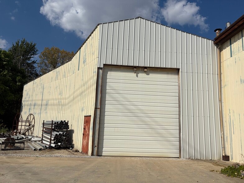 More Photos Of 5522 A N Center St, Hilliard Warehouse For Sale