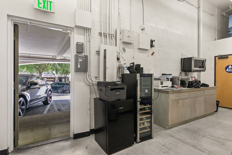 More Photos Of 7920 Herschel Ave, La Jolla Storefront Retail Office For Lease