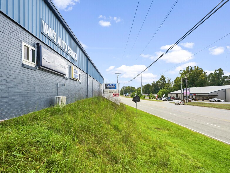 More Photos Of 2109 Spartanburg Hwy, East Flat Rock Industrial For Lease