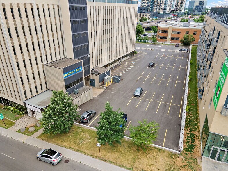 More Photos Of 1100 Boul Crémazie E, Montréal Office For Lease