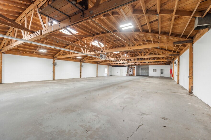 More Photos Of 821 W Olive St, Inglewood Warehouse For Lease