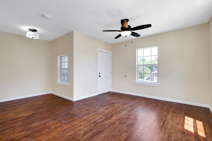 More Photos Of 834 W Russell Pl, San Antonio Apartments For Sale