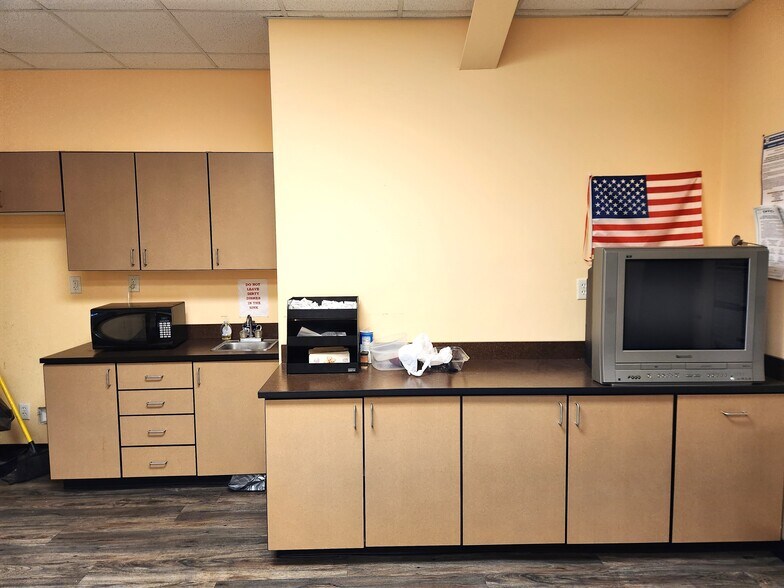 More Photos Of 153 Venture Dr, Brunswick General Retail For Sale