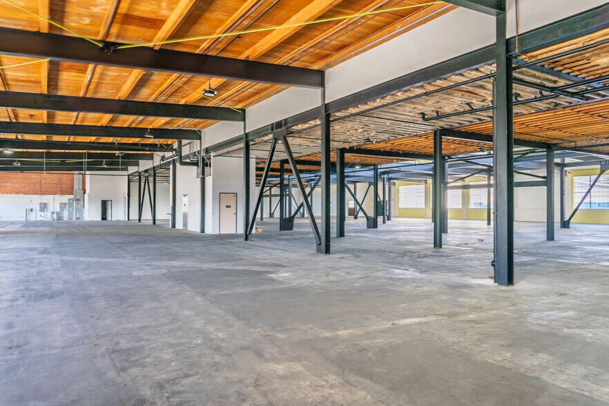 More Photos Of 4000 Medford St, Los Angeles Warehouse For Lease