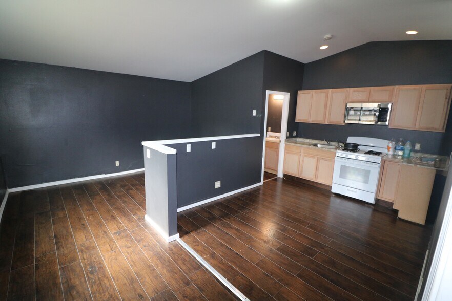 More Photos Of 127 Pacific Ave, Glendale Hotel For Sale