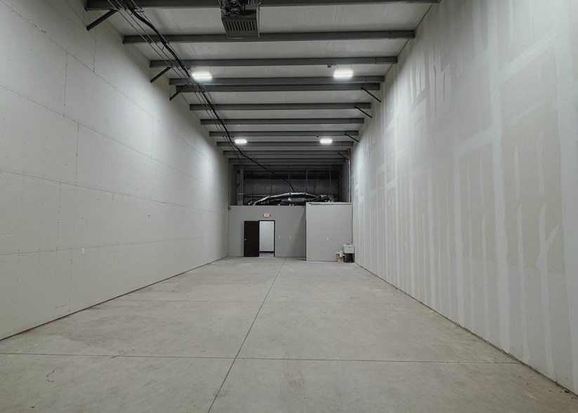 More Photos Of 14300 N Lincoln Blvd, Edmond Warehouse For Lease