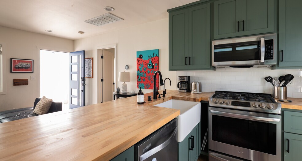More Photos Of 4852 S Centinela Ave, Los Angeles Multifamily For Sale