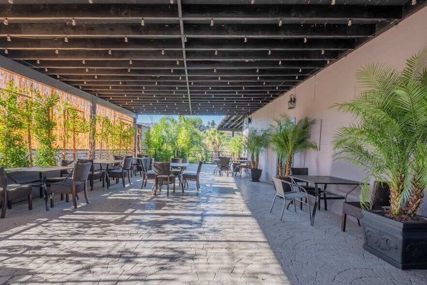 More Photos Of 6500 Foothill Blvd, Tujunga Restaurant For Sale