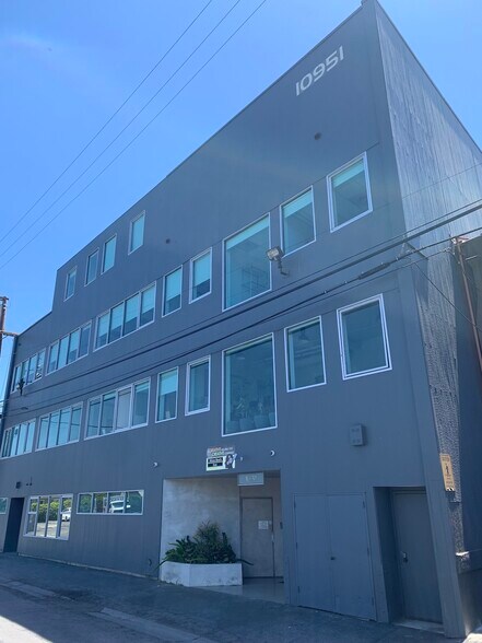 More Photos Of 10951 W Pico Blvd, Los Angeles Loft Creative Space For Lease