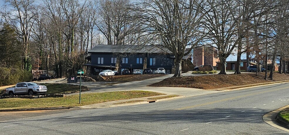 More Photos Of 701 Hartness Rd, Statesville Medical For Sale