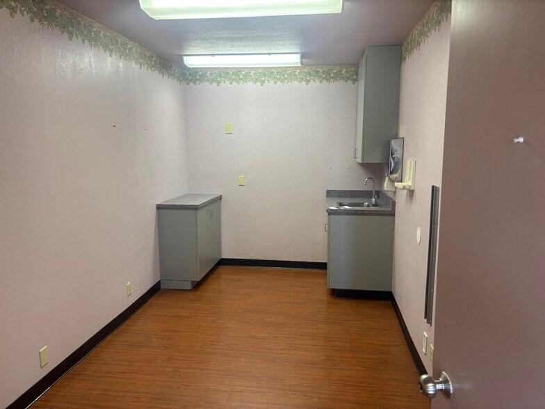 More Photos Of 5106 Hill Rd E, Lakeport Medical For Lease