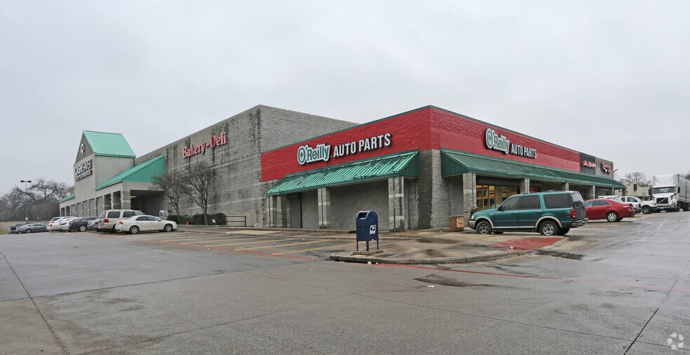 More Photos Of 2130 E Ledbetter Dr, Dallas General Retail For Lease