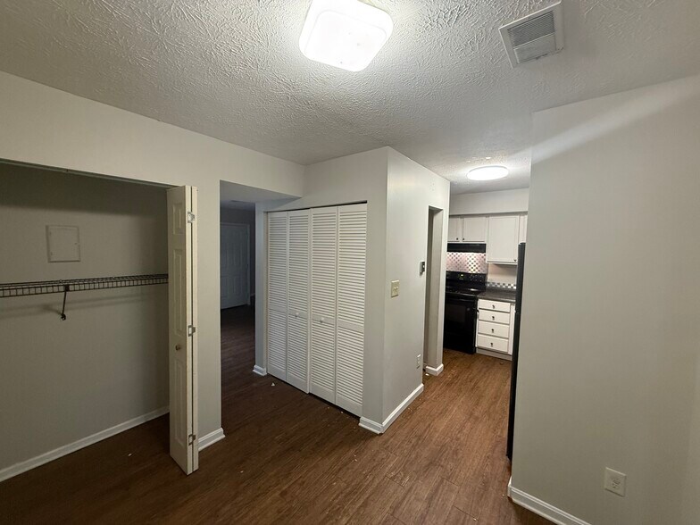More Photos Of 77 Quail Holw, Inez Apartments For Sale