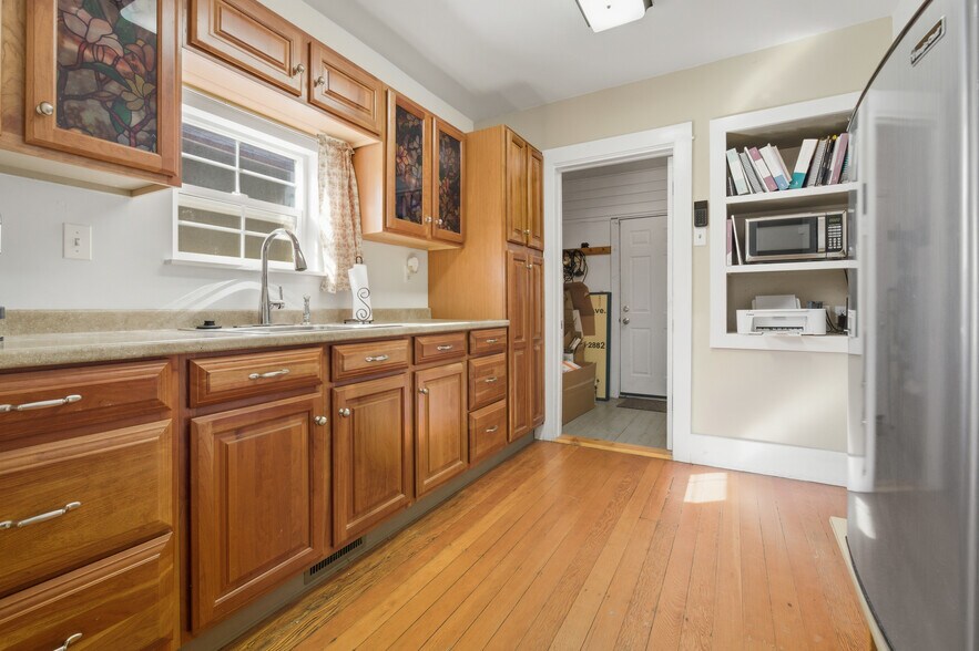 More Photos Of 220 Oak Ave, Eaton Storefront For Sale