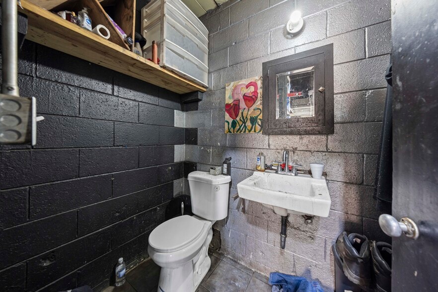 More Photos Of 11505 Livernois Ave, Detroit Industrial For Sale