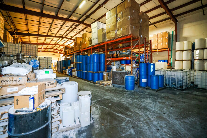 More Photos Of 1555 Sunshine Dr, Clearwater Warehouse For Sale