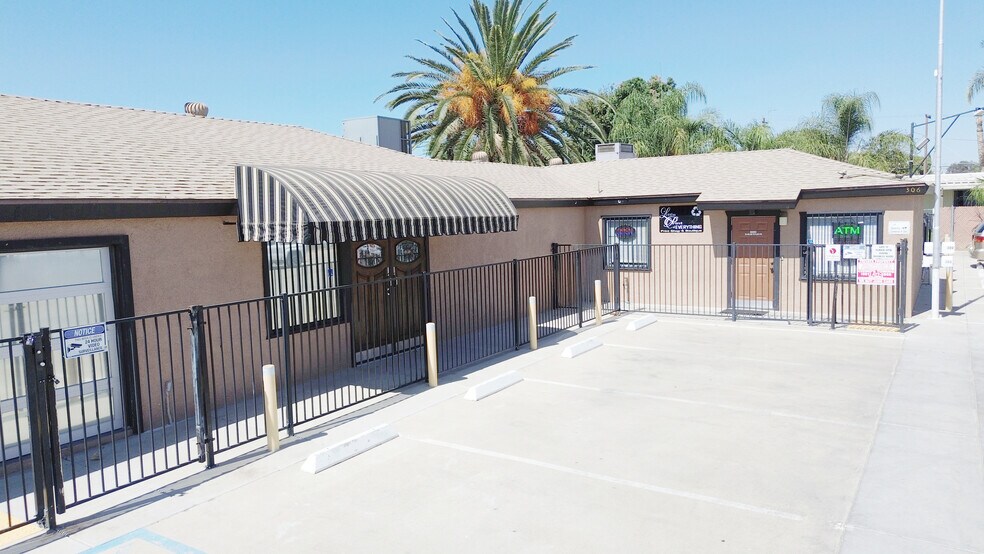 More Photos Of 306-308 Roberts Ln, Bakersfield Storefront Retail Residential For Sale