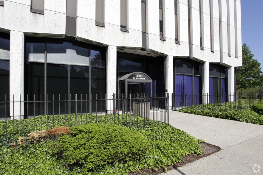 More Photos Of 250 E Liberty St, Louisville Medical For Lease
