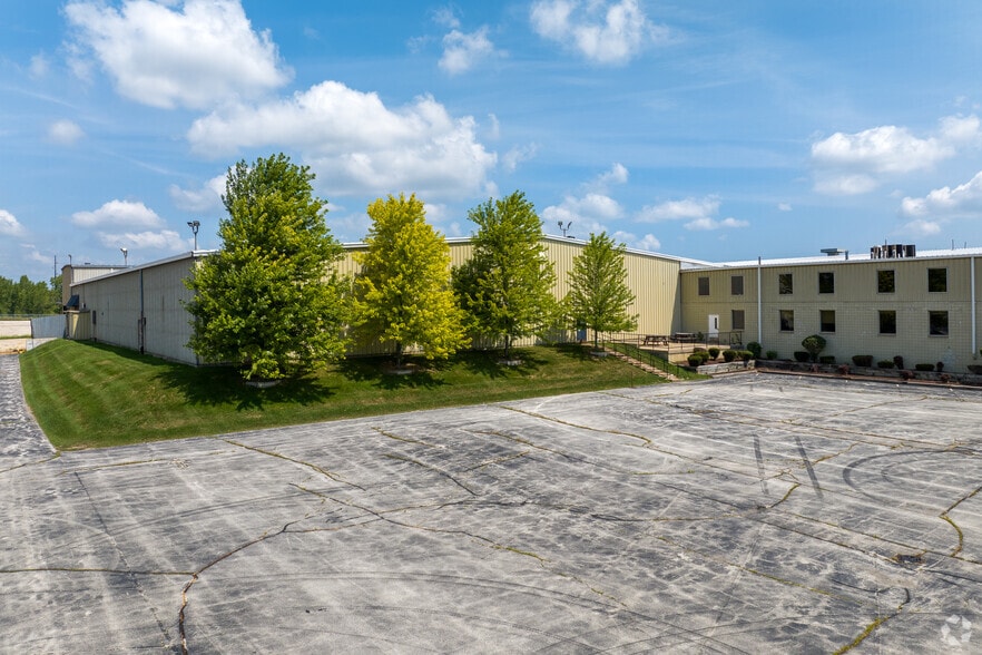 More Photos Of 7900 W Tower Ave, Milwaukee Manufacturing For Sale