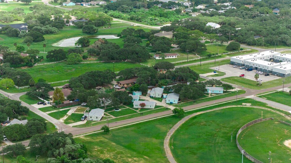 More Photos Of 1300 N Live Oak St, Rockport Multifamily For Sale