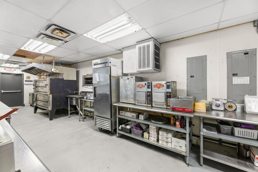 More Photos Of 2150 N State St, Iola Restaurant For Lease