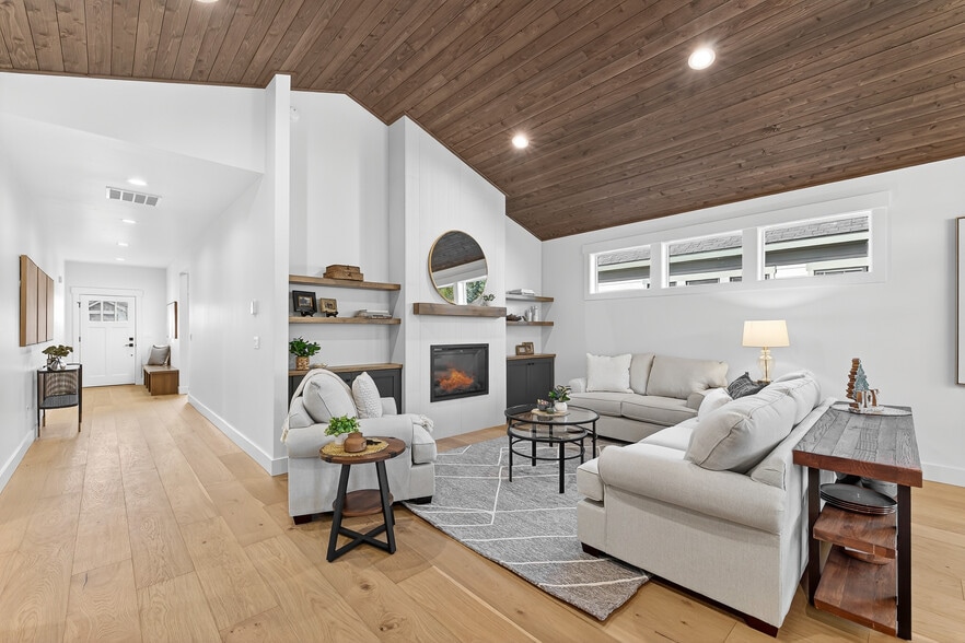 More Photos Of 101, 103, 105 Bighorn Court, Mccall Specialty For Sale