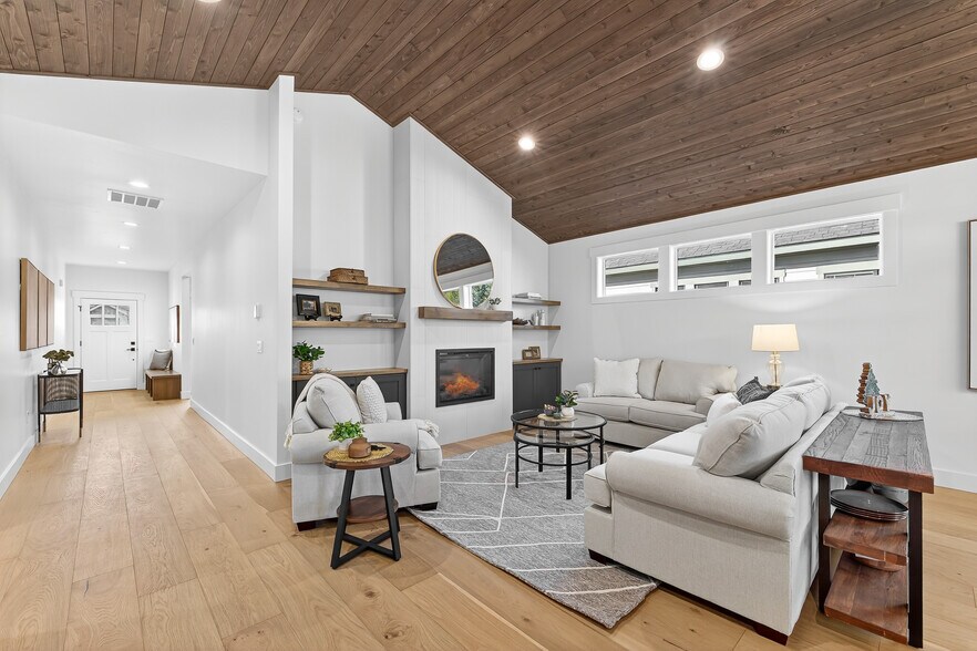 More Photos Of 101, 103 Bighorn Court, Mccall Specialty For Sale