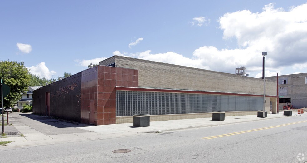 More Photos Of 180 N Saginaw St, Pontiac Warehouse For Lease