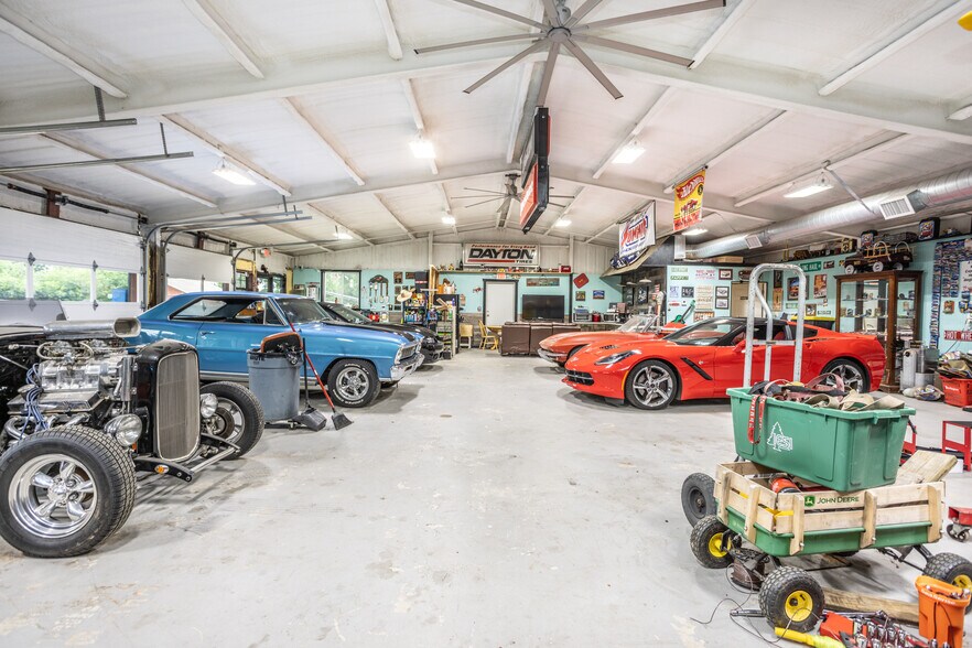 More Photos Of 59 Shawnee Trl, Whitesboro Showroom For Sale