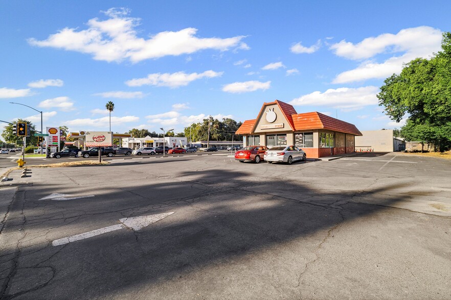 Primary Photo Of 2190 Esplanade Rd, Chico Fast Food For Lease