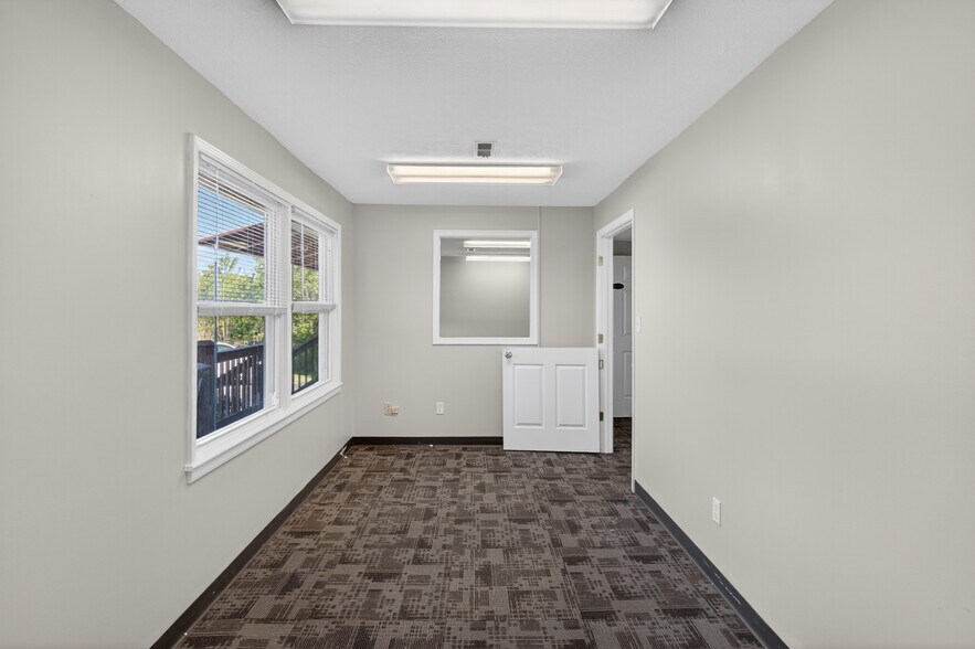 More Photos Of 114 Lexington Tpke, Amherst Medical For Lease