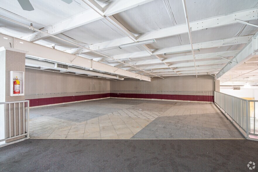 More Photos Of 13850 Manchester Rd, Manchester Freestanding For Lease