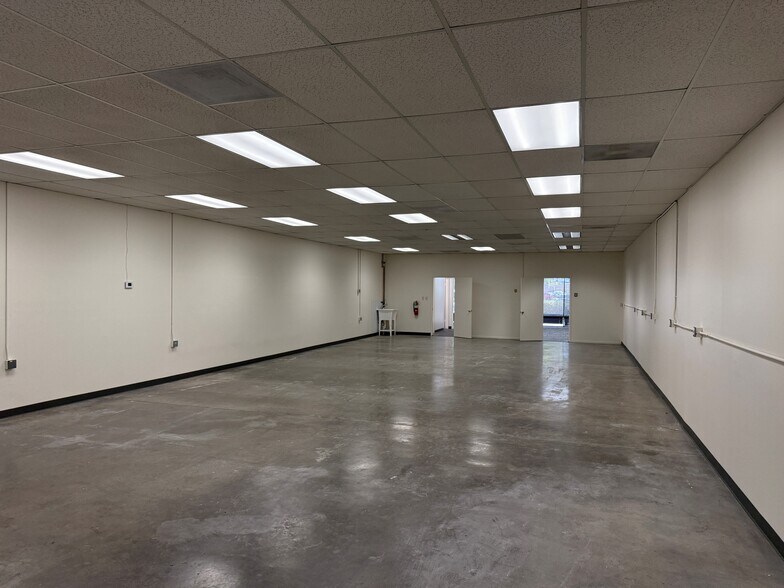 More Photos Of 3060-3098 Kenneth St, Santa Clara Manufacturing For Lease