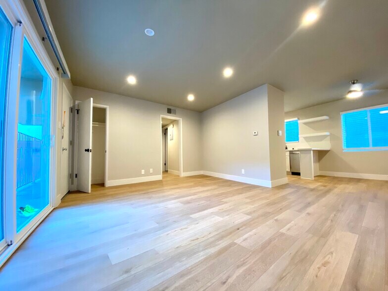 More Photos Of 4837 Hayvenhurst Ave, Encino Apartments For Sale