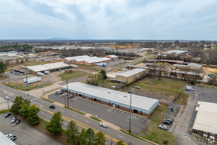 More Photos Of 4618 Wheeler Ave, Fort Smith Light Manufacturing For Lease