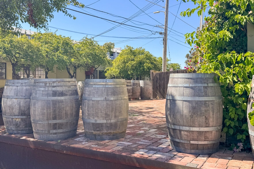 More Photos Of 5874 Doyle St, Emeryville Office For Sale