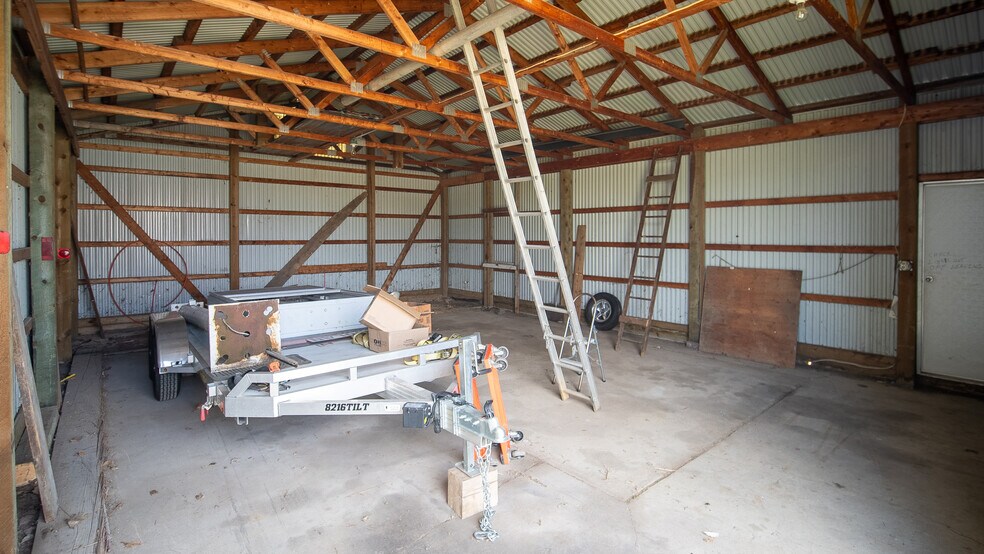 More Photos Of 900 Shields Ave, Wabasha General Retail For Sale