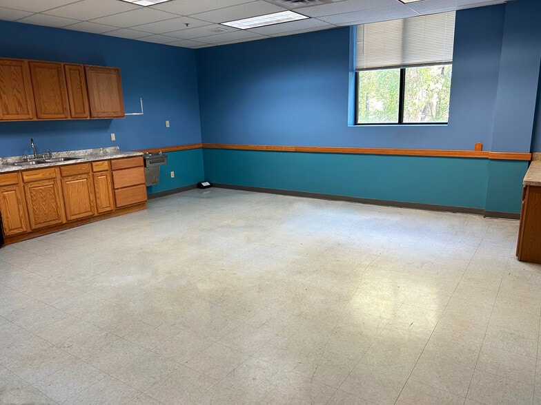 More Photos Of 30B Post Rd, Colonie Warehouse For Lease