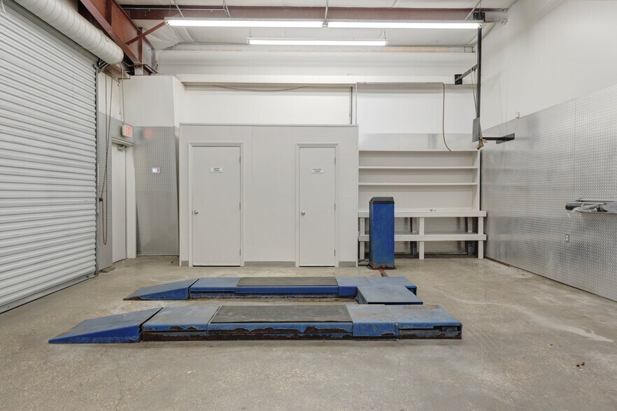More Photos Of 2611 Ambassador Caffery Pky, Lafayette Storefront For Sale