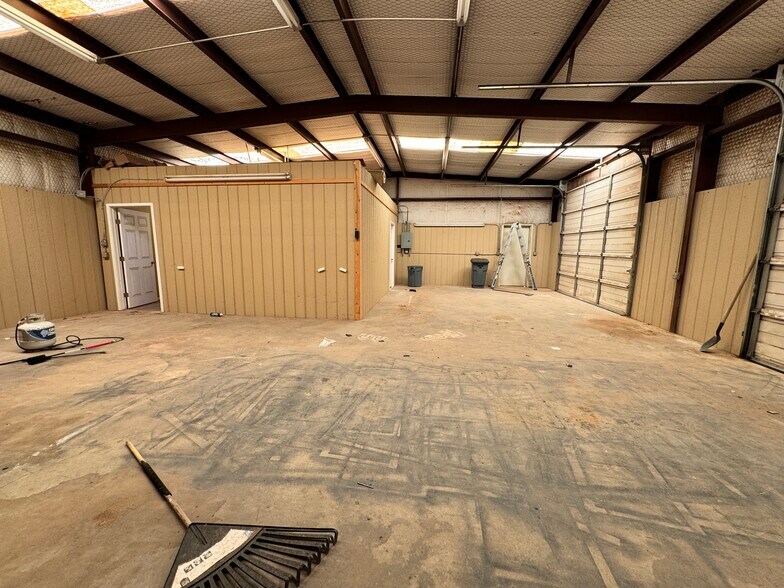 More Photos Of 5504 E County Road 128, Midland Light Manufacturing For Lease