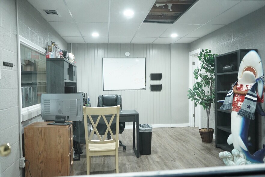 More Photos Of 215 N Main Ave, Big Lake Flex For Sale