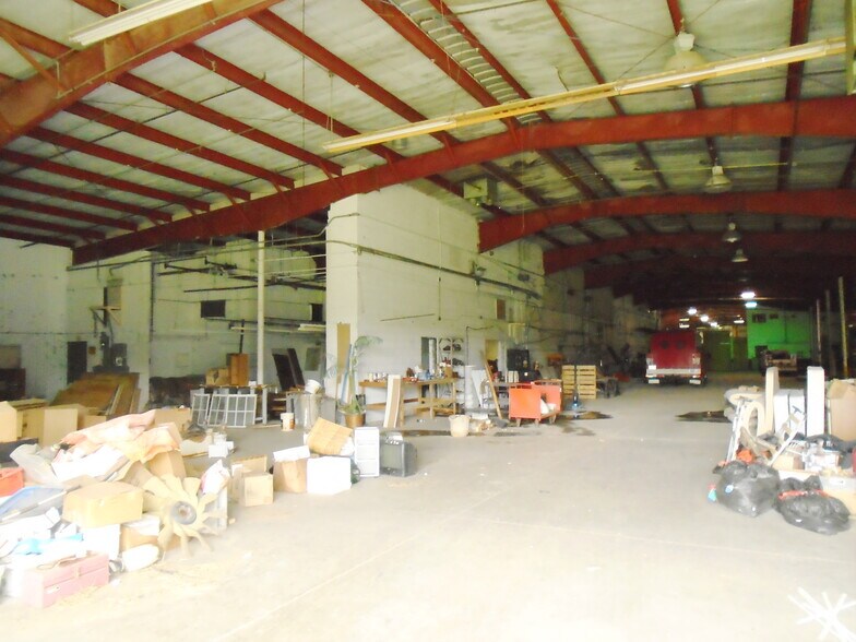 More Photos Of 501 Lakeshore Dr, Kuttawa Warehouse For Sale