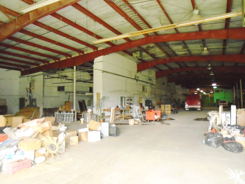 More Photos Of 501 Lakeshore Dr, Kuttawa Warehouse For Sale